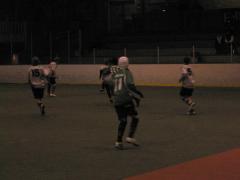 Limmad filtmatta i hockeyrink.