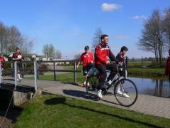 Björn lånade en cykel för att shoppa mellis.