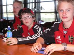 Träningsmatch mot Hold, ett lag från en förort till Groningen. Först ett besök i klubbhuset.