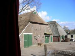 Många tegelhus med vasstak