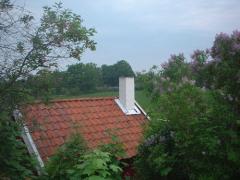 Piltorp, har varit drängstuga och lönnkrog, landsvägen gick tidigare runt knuten. Nu en liten avskild oas.