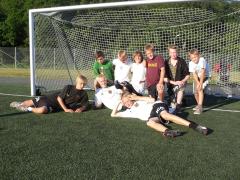 Artiga pojkar som lät givetvis motståndarlaget bestående av föräldrar/syskon/tränare vinna matchen.