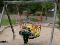 Gungan vid matsalen var rolig.