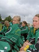 Tjejerna laddar inför första matchen.