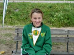 Pauline satte BSK vimpeln som haklapp... Då vet hon vart den är.