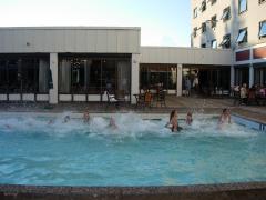 Några ovan ytan och några fortfarande under ytan...