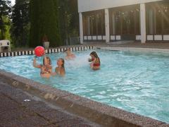 Bollar med en badboll.