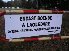 Regnet började när vi anlände Visby och men humörbarometern steg när vi såg vårt fina boende. En hel fotbollsanläggning för oss själva!!