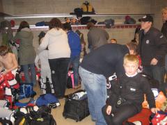 Massor av föräldrar i omklädningsrummet...