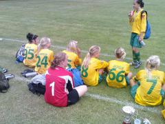 BSK 2-tjejerna satte sig för att se på när BSK 1 skulle spela sin C-final mot Enebyberg.