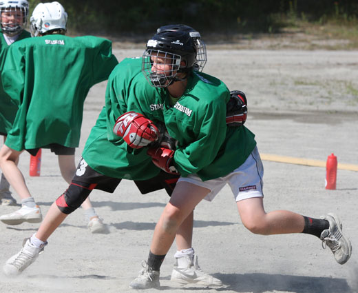 Bild: Fysträning med tacklingsövning för Grupp D