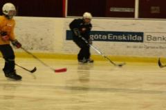 Puckkontroll och blicken högt.....BRA