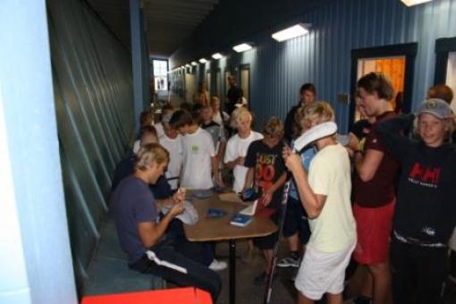 Signering i korridoren.jpg