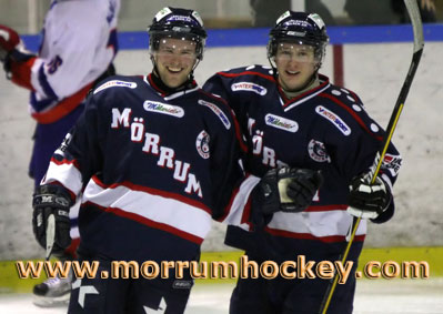 Bild: Mörrum Hockey Mix mötte Islands landslag i en vänskapsmatch, Johan Hedman och Sebastian Illerstedt i samarbete