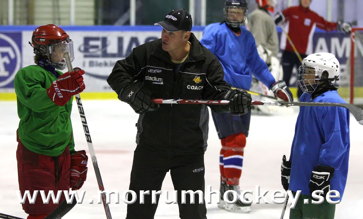 Bild: Växjö Lakers tränare gästtränade Mörrums sommarhockeyskola