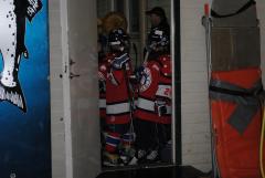 Oskar och Eric väntar i dörren