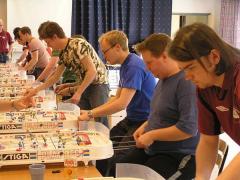 Patrik skyddar sina öron, klokt!