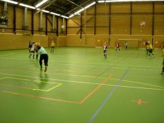 Matilda kastar ut bollen