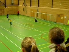 Moa M slår straffen i stolpen