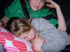 Trötta lirare på väg hem