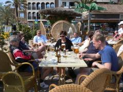 ...under översyn av supporterskaran.