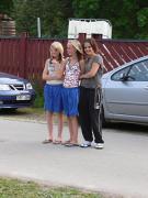 Några Mora-tjejer fanns på plats redan under uppvärmningen...