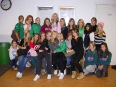 Gruppbild i avgångshallen påväg till Åland